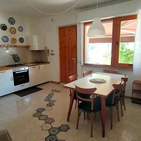 Trilocale A Pochi Passi Dal Mare E Dal Centro Cod 471 Marcelli